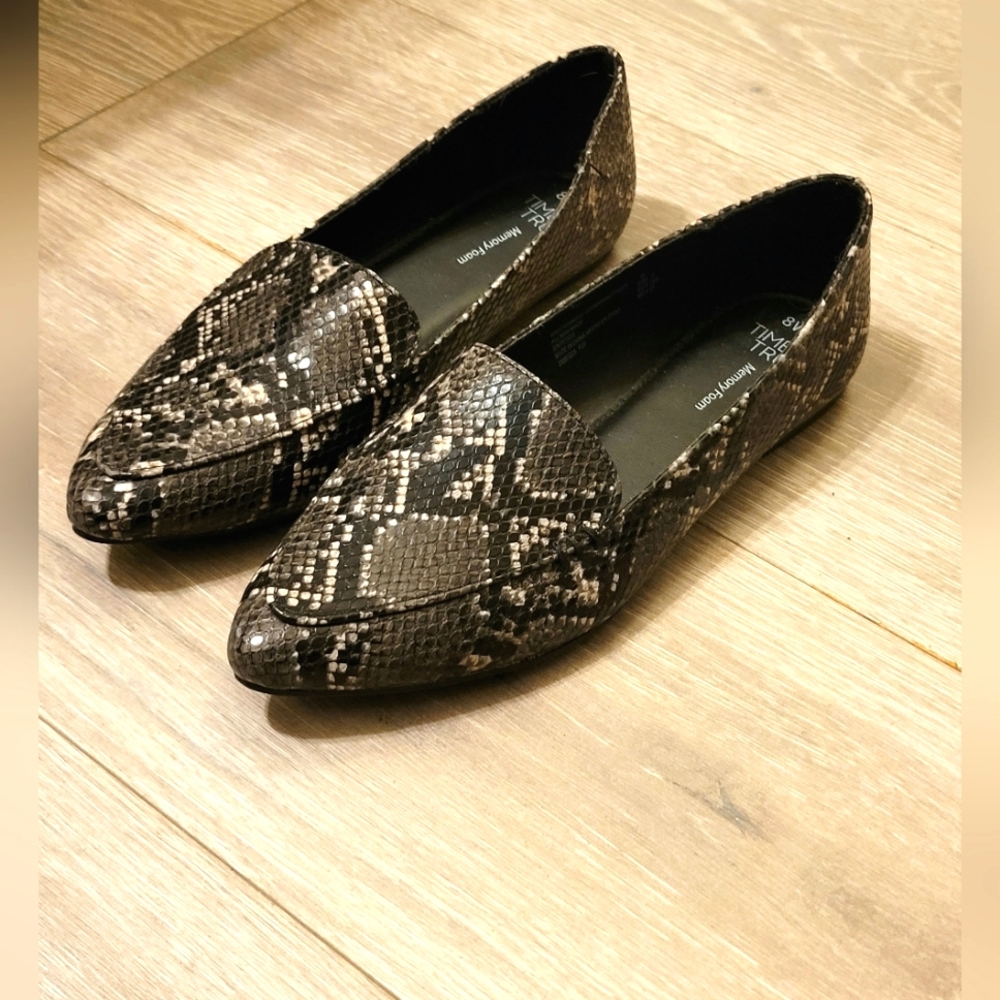 Time & Tru | Black/Gray | Faux Snake Skin | Memory Foam Flats | Size 8W